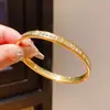Pulseira Geométrica Redonda em Aço Inoxidável com Cravação de Diamantes, Estilo Luxo Leve, Joia de Nicho de Alta Qualidade, Única e Fashion