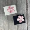 Bufanda Triángulo Original de Bloqueo para Objetos Pequeños jk Poliéster Algodón Bordada Color Sólido Hebilla Accesorios Versátil Persona Perezosa Bufanda Uniforme Gratis