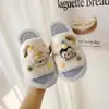 Bonitas pantuflas de algodón para mujer, nuevo estilo de invierno 2026, con suela gruesa, cálidas, esponjosas y antideslizantes, adecuadas para usar tanto en interiores como en exteriores.