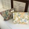Elegante Bolso de Cosméticos Francés con Relieve Floral Literario, Bolso de Mano Simple Portátil, Bolso de Mano Casual para Teléfono Móvil al Caminar