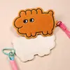 Portatarjetas de Piel PU Estuche para Tarjetas Colgante Cubierta Protectora para Tarjeta de Autobús Correa Llavero de Felpa Bordado de Anime Dibujos Animados Regalo