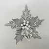 Fornecimento direto de comércio exterior de decorações florais natalinas transfronteiriças, flores artificiais de tecido de veludo floco de neve, cabeças de flores de Natal, arranjos florais para casa em tecido