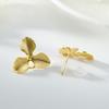 Aretes de Flor de Tres Hojas con Sentido de Diseño Original Aretes Exquisitos de la Suerte que Combinan con Todo Nuevos Aretes Elegantes de Moda Simple