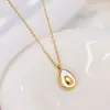 2024 nuevo estilo cadena para clavícula que no se decolora concha aguacate titanio acero collar para mujer diseño de nicho sentido de diseño lujo ligero de alta gama