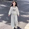Conjunto de Sudadera a Cuadros Patchwork con Cuello Polo y Pantalones Casuales de Pierna Ancha para Niñas Primavera y Otoño 2026