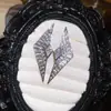 Resplandor de Hoja Dorada~Aretes de Zirconia Chapados en Oro Real de 18K con Forma de Abanico Aretes de Metal Estilo Europeo y Americano con Sentido de Diseño