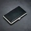 Atacado do Fabricante Porta-Cigarros com Textura de Couro para Homens, Porta-Cigarros Premium Leve de Metal Coberto com Couro, Porta-Cigarros, Acessórios para Fumar, Caixa de Cigarros para 20 Cigarros, Tipo Espesso
