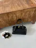 Bolsa Boston de Cor Contrastante de Nicho Feminina 2026 Nova Bolsa de Mão de Alta Qualidade Bolsa Transversal para Trabalho e Deslocamento Bolsa de Ombro Único