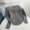 Suéter de diseño simple glutinoso suave con dobladillo en arco para mujer, cárdigan de otoño e invierno, prenda interior, top de color liso con temperamento, camisa de base