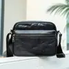 Bolso de Hombro para Hombre de Cuero Genuino Más Vendido Transfronterizo Moda Tendencia Bolso Cruzado Horizontal Grabado Cuero de Vaca Capa Superior Bolso Cruzado Sencillo