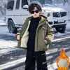 Ropa de Invierno para Niños con Felpa Gruesa Chaqueta de Piel de Conejo 2026 Invierno Nuevo Elegante Fresco Estilo Callejero Ropa de Algodón para Niños Pequeños Top Tendencia