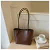 Bolso Tote de Gran Capacidad Vintage de Nicho Versátil para Viajar al Trabajo Bolso Casual de Hombro Textura de Alta Calidad Moderno Chic Bolso de Hombro