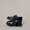 Versão em Couro~Mocassins de Salto Grosso para Mulheres Brogue com Recorte Slip-on Flats com Pelúcia Estilo Britânico Solado Grosso Sapatos Pequenos de Couro