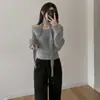 Suéter cruzado de punto retro chic coreano con hombros descubiertos y manga larga para mujer, top halter versátil y elegante