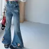 Suéter retrô de gola V de manga curta, gentil e doce, para meninas, novo top de tricô estilo coreano outono/inverno 2026 com calça jeans flare