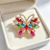 Broche de mariposa vintage europeo y americano con pedrería de colores, alfiler de aleación de lujo ligero incrustado, accesorio para abrigo y traje, accesorio para corsage