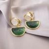 Pendientes de Clip Elegantes y Versátiles para Mujeres Sin Perforaciones, Adecuados para el Viaje Diario, con un Toque de Lujo Ligero de Alta Gama, Diseño Triangular