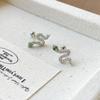 S925 prata esterlina nicho design espírito cobra nut brincos Diamond-embedded requintado luz de luxo pequeno osso da orelha brincos piercing