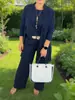 Conjunto de Três Peças Moda Independente Europeia e Americana Cruzada Roupas Femininas Gola Redonda Manga Curta Calça Longa Casaco de Comprimento Médio Primavera e Outono 2025