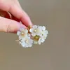 Pendientes de Ciervo Blanco con Flores de Color para Mujer Primavera Dopamina Lujo Ligero Alta Gama Aretes Ambiente Festivo
