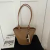 Bolsa de Palha Popular de Grande Capacidade para o Verão Feminina 2026 Novo Estilo Moda para o Dia a Dia Bolsa de Ombro Único Cesta de Compras de Mão