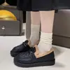 Sapatos de Algodão Novos para Mulheres 2024 Inverno Novo Estilo Slip-On Quentes Forrados com Lã Sapatos Baixos Sapatos Pão Sapatos Baixos Sapatos Peludos para Mulheres