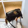 Bolsa Vintage de Axila para Mulheres, Bolsa de Mão Fashion Transfronteiriça com Fivela Esculpida, Bolsa de Ombro, Bolsa Transversal Versátil da Moda para Mulheres