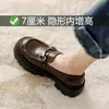 Sapatos de couro de sola grossa, tamanho pequeno, femininos, mocassins slip-on britânicos, altura oculta, preto, populares online, fivela de cavalo única