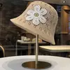 Sombrero de Pescador Floral Tejido Hueco para Mujer, Sombrero de Sol Versátil de Moda de Verano, Adelgazante Facial, Adecuado para Viajes y Vacaciones