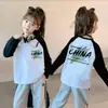 Camiseta de algodón 100% para niñas, con bloques de color, cuello redondo, manga larga, nueva moda de primavera y otoño, top elegante estampado para niñas mayores