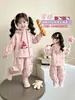 Conjunto Casual de Primavera y Otoño para Niñas 2026 Nuevo Estilo Sudadera con Capucha de Moda y Pantalones Casuales Conjunto de Dos Piezas para Niños Pequeños y Niños Pequeños Primavera y Otoño