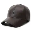 Gorra de béisbol de cuero liso de color sólido transfronteriza sombrero para exteriores para hombres de mediana edad y ancianos con terciopelo grueso resistente al viento cálido sombrero de pico
