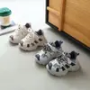 Novo Modelo 2026 Sapatos Infantis, Malha Respirável Estilo Pai, Para Meninos e Meninas, Velcro, Antiderrapante, Sola Macia, Sapatos Casuais Esportivos