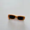 Gafas de sol para niños estilo Ins, montura cuadrada estrecha simple, estilo pasarela de moda para niños y niñas, gafas de sol con protección solar de forma cóncava, tendencia