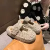 Cheias de charme feminino, pantufas leves e delicadas para mulheres, item quente de celebridade da internet 2026, costuradas firmemente, versáteis com saias, sandálias baixas