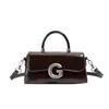 Los bolsos pequeños cuadrados de moda y con estilo de este año, los bolsos cruzados de nicho de moda estilo coreano y los elegantes bolsos de hombro son populares.
