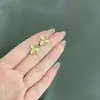 Pendientes de Botón Florales de Piedra Ojo de Gato Populares de Verano, Frescos y Suaves, Estilo Francés con un Diseño de Nicho, Pendientes Dulces, Sencillos y Versátiles