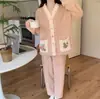 Pijama de forro polar coral para mujer, nuevo estilo de invierno, cálido y acogedor, conjunto de cárdigan con estampado de arcoíris, engrosado y con diseño de jacquard, una excelente opción para ropa de estar para mujer