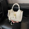 Bolsa Balde Portátil com Padrão Lichia Feminina 2025 Urbana Nova Fashionável Fashionável Celebridade da Internet Bolsa de Ombro Transversal de Alta Qualidade
