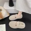 Estilo perezoso, zapatos de algodón con forro polar para otoño e invierno, nuevo diseño de hebilla metálica, zapatos peludos para mujer, diseño de punta cerrada estilo coreano, zapatos planos 2026
