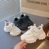 Zapatillas de papá para niños, nuevos modelos de otoño e invierno, zapatillas deportivas para niños y niñas, suela suave antideslizante, ligeras, forradas de felpa, zapatos blancos cálidos