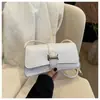 Bolso de Hombro Niche de Estilo Francés para Mujer 2025 Nuevo Trendy Retro para Viajar Bolso Cruzado Popular con Hebilla de Cinturón