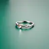 Anillo de Mariposa de Aleación de Gama Alta para Mujer, Anillo Ajustable de Nicho, Lujo Ligero, Accesorios Inteligentes Personalizados con Incrustaciones de Diamantes Retro