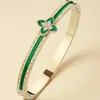 Pulseras de Acero de Titanio de Alta Gama con Trébol de Cuatro Hojas Transfronterizas Europeas y Americanas Pulseras de Acero Inoxidable de Lujo Ligero Joyería de Mano al por Mayor
