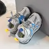 Zapatos de papá retro de estilo coreano con bloques de color para niños, nuevo modelo de otoño 2026, zapatos deportivos transpirables antideslizantes para exteriores para niños mayores