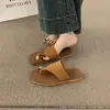 Chanclas de dedo con hebilla metálica estilo francés para mujer, calzado de verano para exterior, nuevo modelo 2026, suela plana suave, sandalias estilo resort