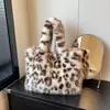 Cross2026 Nova Moda Outono/Inverno Bolsa de Axila Casual Versátil Bolsa de Pelúcia Retro Estampa de Leopardo Bolsa Tote de Ombro