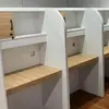 Mesa de Estudio para Sala de Autoestudio, Mesa y Sillas con Partición Inmersiva, Mesa de Estudio, Escritorio Cerrado, Mesa Compartida con Cortina
