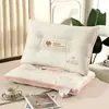 Nuevo de Gama Alta Camello Proteína Moldeadora Protección de Cuello Terciopelo Pluma Almohada Columna Cervical Hotel Premium Masaje Núcleo de Almohada Plegable