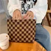 Liquidación de Bolsas de Lona de Pana Transfronterizas, Bolsas de Maquillaje, Estuches para Lápices, Bolsas Personalizadas para Almacenamiento de Artículos de Tocador, Carteras para Mujer